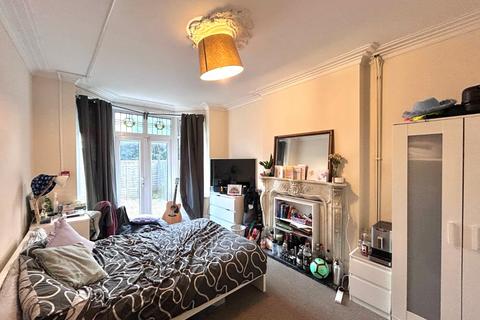 353 Derby Road, Nottingham, NG7 2DZ