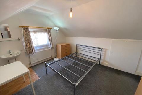 1 bedroom in a house share to rent, Springfield Road, Ashford TW15