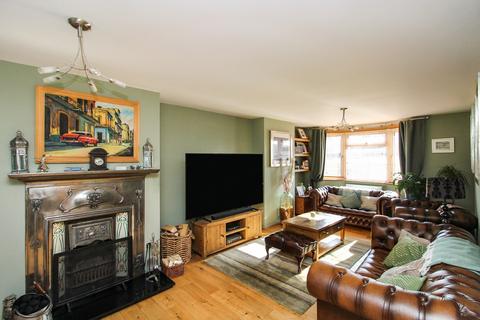 4 bedroom semi-detached house for sale, Saxon Crescent, Horsham, West Sussex. RH12 2HU