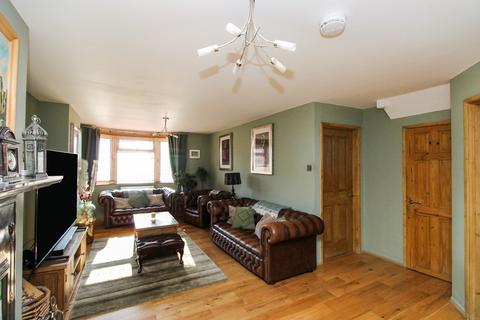 4 bedroom semi-detached house for sale, Saxon Crescent, Horsham, West Sussex. RH12 2HU