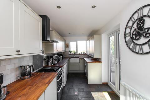 4 bedroom semi-detached house for sale, Saxon Crescent, Horsham, West Sussex. RH12 2HU