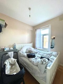 2 bedroom flat to rent, Westbury Avenue, London N22