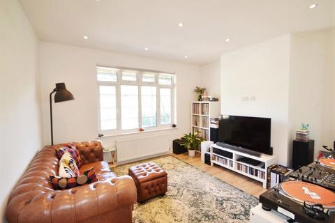 Spacious and Modern 2 bedroom flat in Muswell Hill