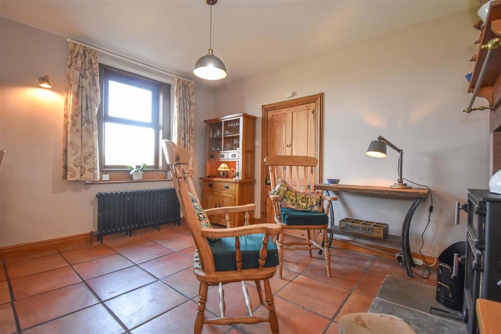Bluebell Cottage Dining Day Room b.jpg