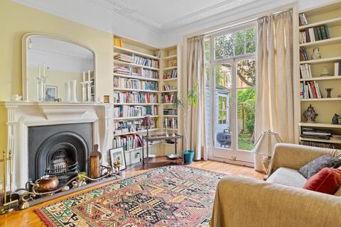 25 West Bank, London, N16 5DF
