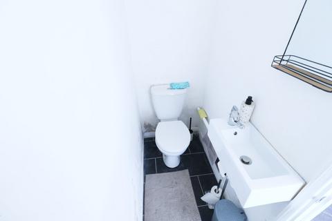 8 The Green, Wennington, Rainham, RM13 9DX