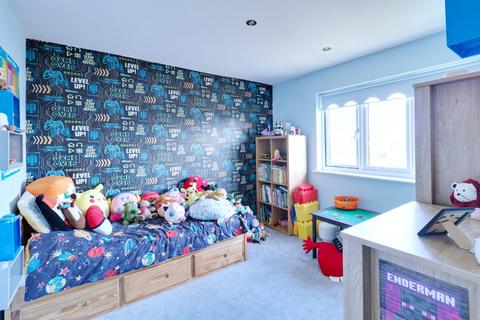 8 The Green, Wennington, Rainham, RM13 9DX