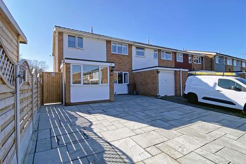 4 bedroom semi-detached house for sale, Osea Way, Springfield, Chelmsford