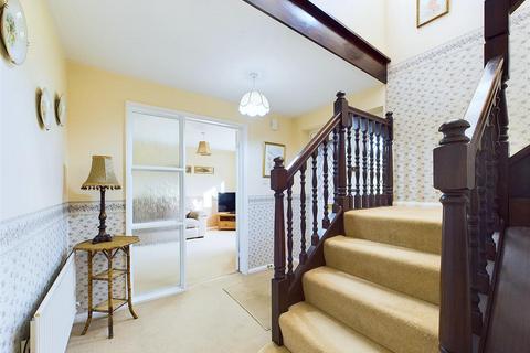 8 Combrook Close, Abbeymead, Gloucester, GL4 5UN