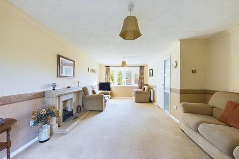 8 Combrook Close, Abbeymead, Gloucester, GL4 5UN
