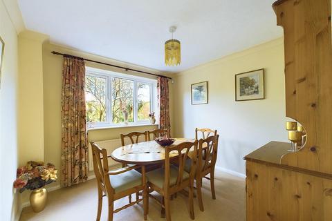 8 Combrook Close, Abbeymead, Gloucester, GL4 5UN