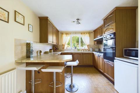 8 Combrook Close, Abbeymead, Gloucester, GL4 5UN