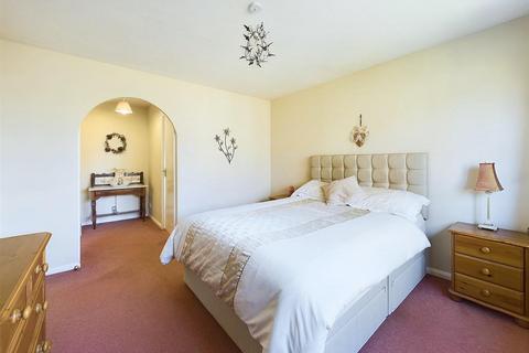 8 Combrook Close, Abbeymead, Gloucester, GL4 5UN