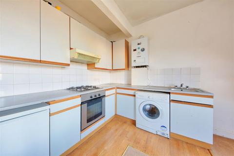 2 bedroom flat to rent, Sherwood Park Road Sutton