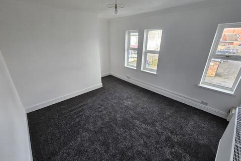 3 bedroom flat to rent, Vicarage Road, Oldbury B68