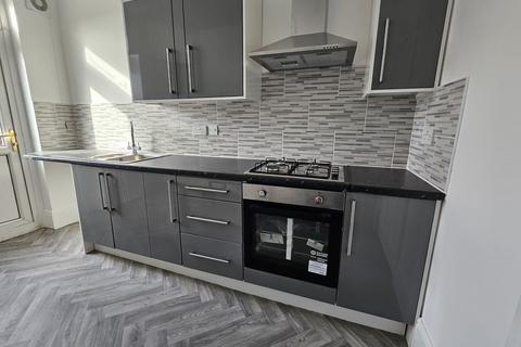 3 bedroom flat to rent - Vicarage Road, Oldbury B68