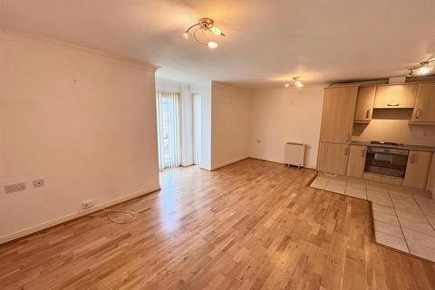 2 bedroom apartment to rent, Aqueduct Road, Shirley