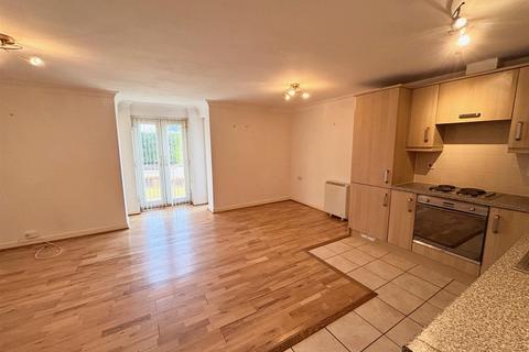 2 bedroom apartment to rent, Aqueduct Road, Shirley