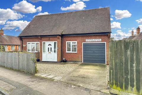 2 bedroom detached bungalow for sale, Cottage Homes, London Road, Newark