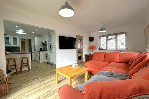 2 bedroom detached bungalow for sale, Cottage Homes, London Road, Newark