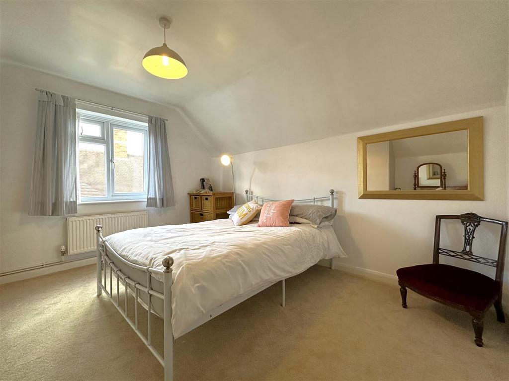 Master Bedroom 009