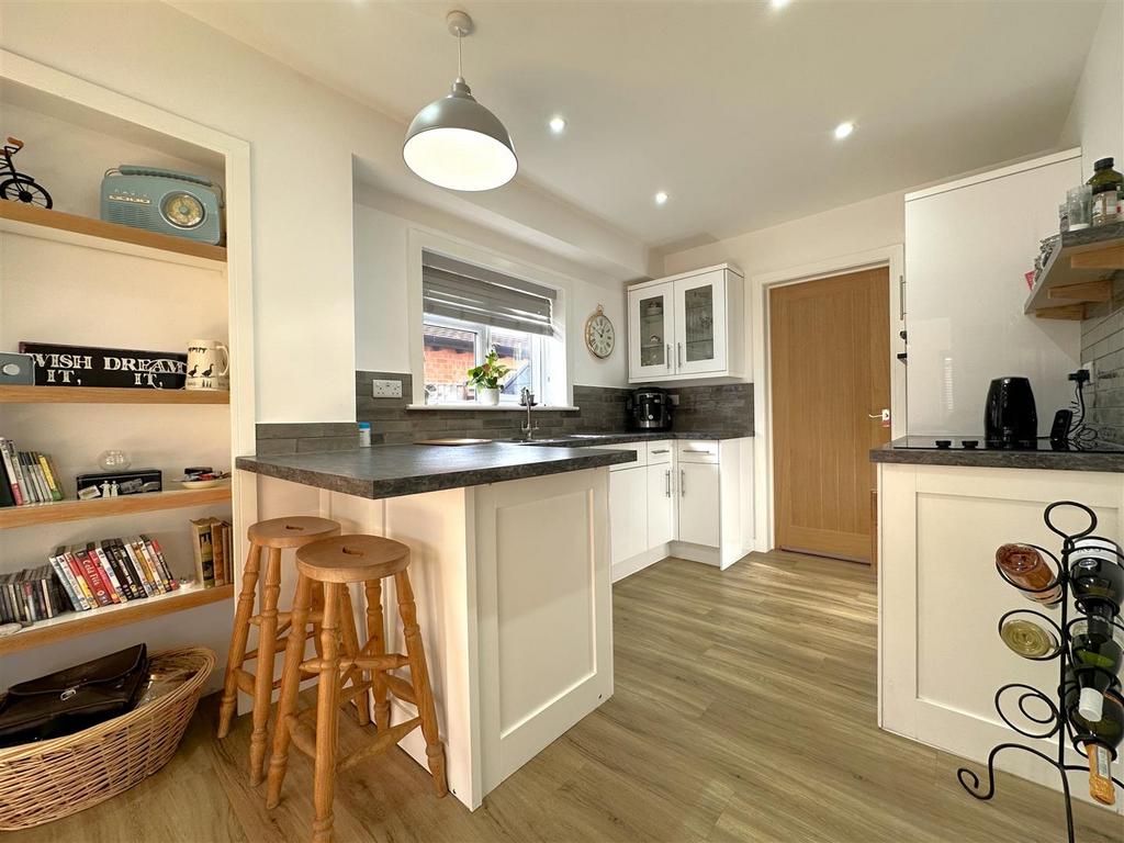 Contemporary Kitchen 065