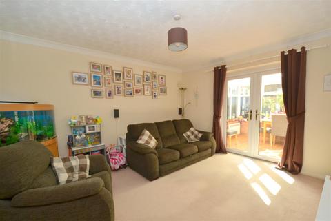 2 bedroom semi-detached house for sale, Bramble Close, Malvern