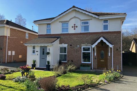 2 bedroom semi-detached house for sale, Bramble Close, Malvern