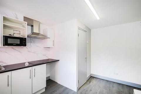 Studio to rent, Forest Road, Walthamstow, E17