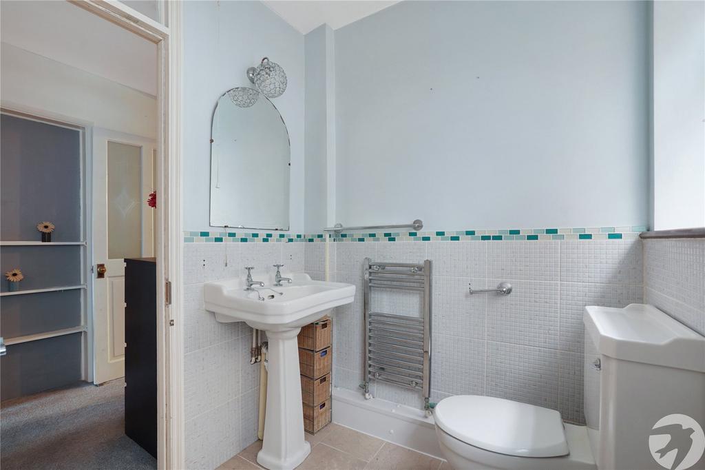 Gf Shower Room