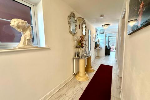 4 bedroom detached house for sale, Manor House Road, Wednesbury WS10