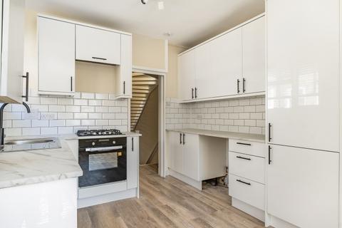 2 bedroom apartment to rent, Blashford Street Hither Green SE13