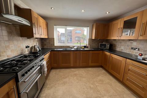 3 bedroom detached house to rent, Maple Close, Newton