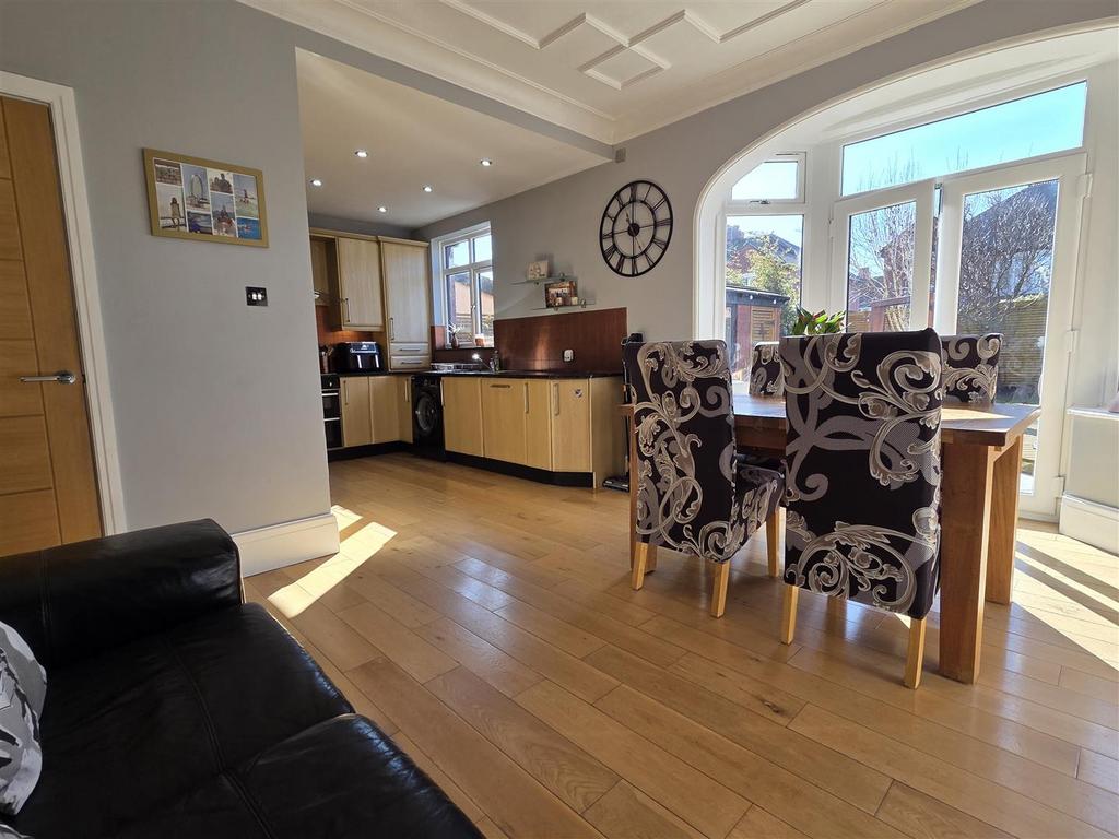 Open plan family living/dining kitchen