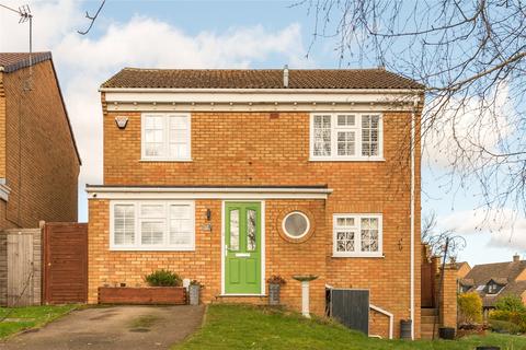 Busby Close, Buckingham, Buckinghamshire, MK18