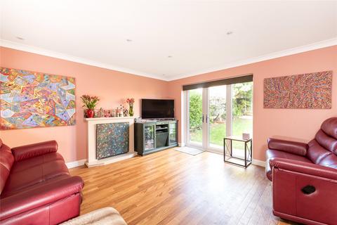 2 Busby Close, Buckingham, MK18 1YW