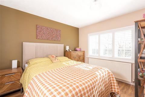 2 Busby Close, Buckingham, MK18 1YW