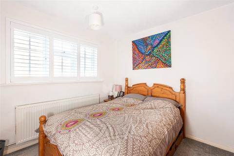 2 Busby Close, Buckingham, MK18 1YW