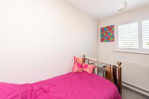 2 Busby Close, Buckingham, MK18 1YW