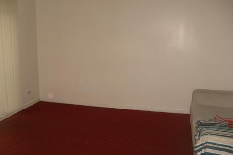 2 bedroom ground floor flat to rent, Reidvale Street, Glasgow G31