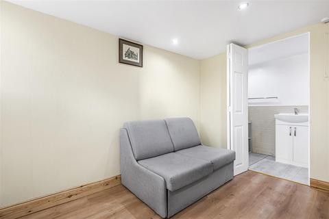 3 bedroom semi-detached house for sale, Kenilworth Avenue, Reading