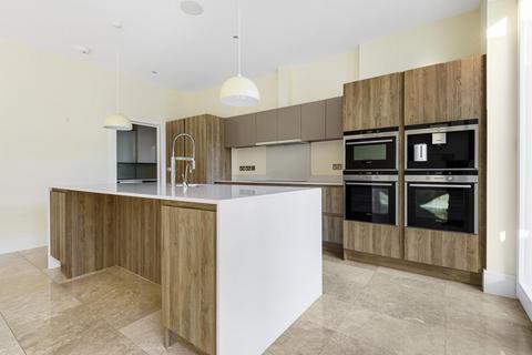 5 bedroom semi-detached house to rent, St Marks Road, Teddington, TW11