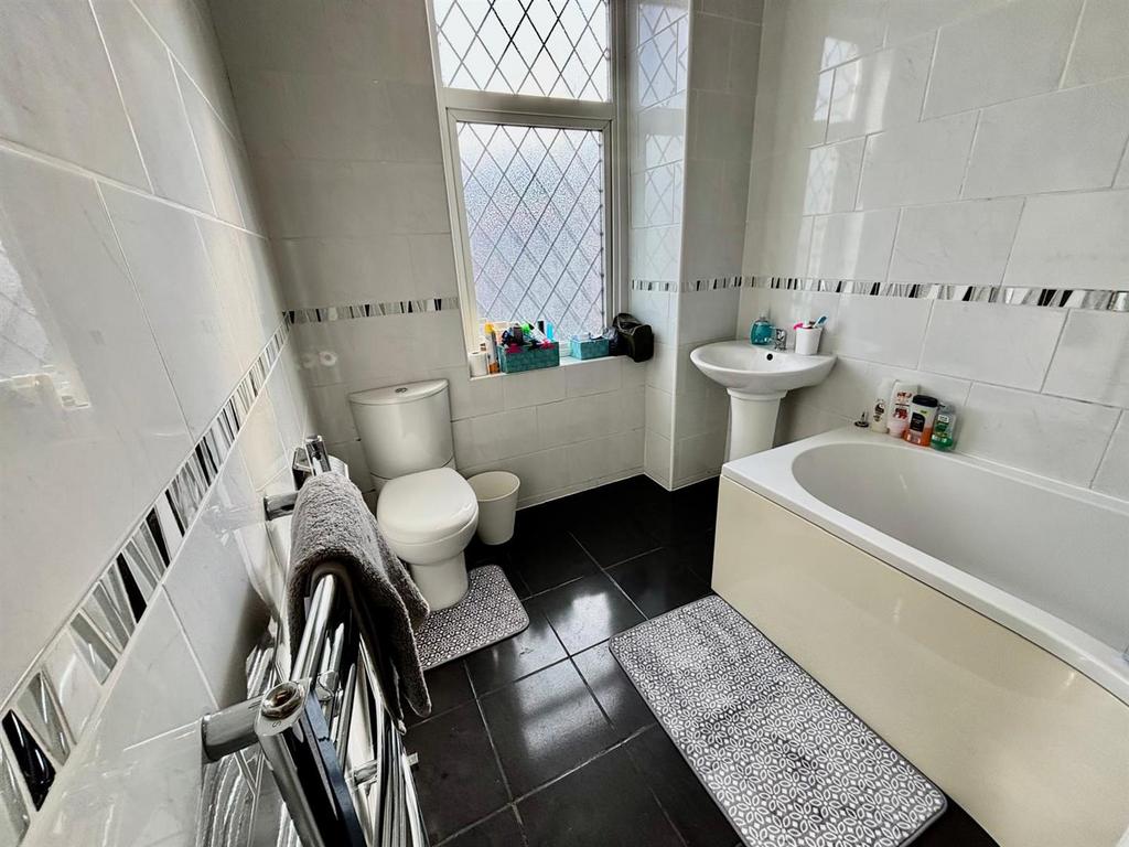 Bathroom / WC: