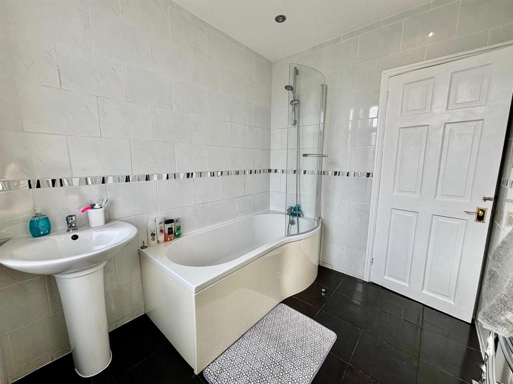 Bathroom / WC: