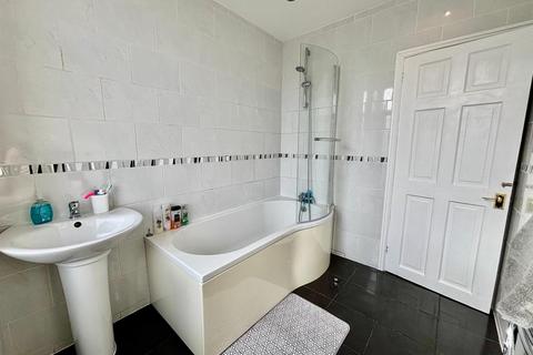 3 Blackpool Grove, Leeds, LS12 5NX