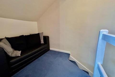 3 Blackpool Grove, Leeds, LS12 5NX