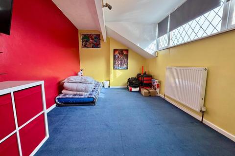 3 Blackpool Grove, Leeds, LS12 5NX