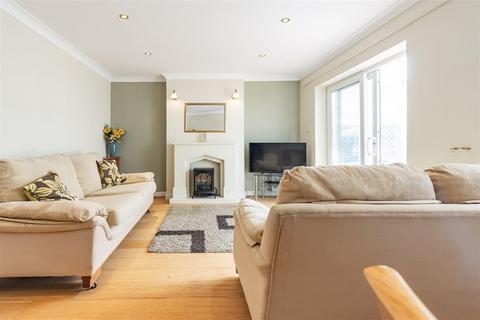 22 Emberson Way, North Weald, Epping, CM16 6DL