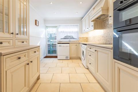 22 Emberson Way, North Weald, Epping, CM16 6DL
