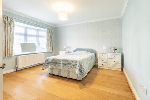 22 Emberson Way, North Weald, Epping, CM16 6DL